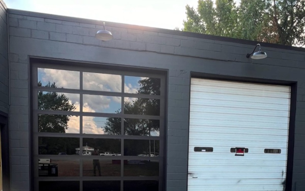 Commercial garage door